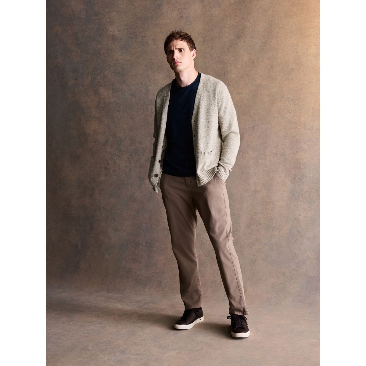 Pantalon chino stretch en majoritaire sable, NEXT