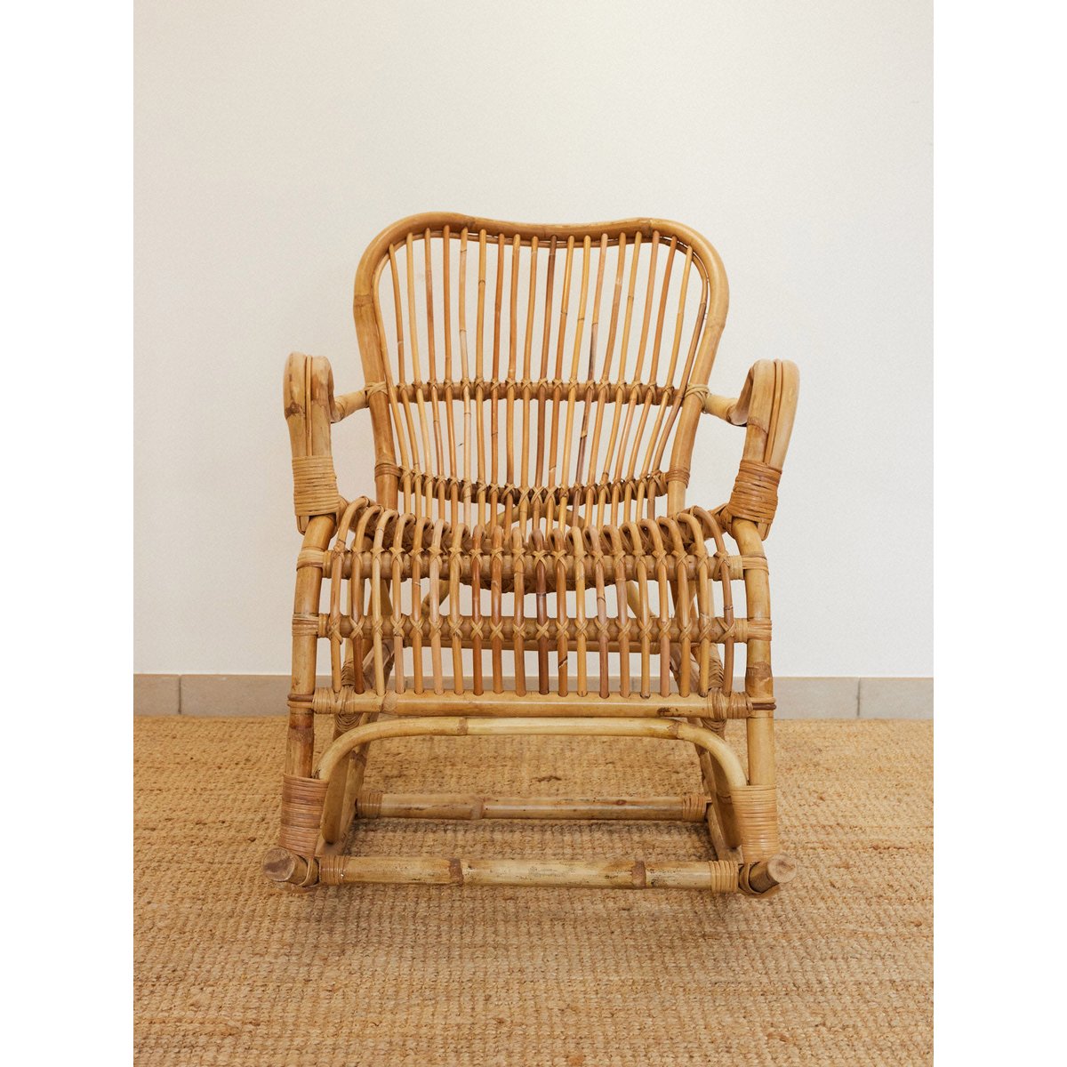 Rocking-chair en rotin Alibert N°107 - Bon état bois clair, DEBONGOUT