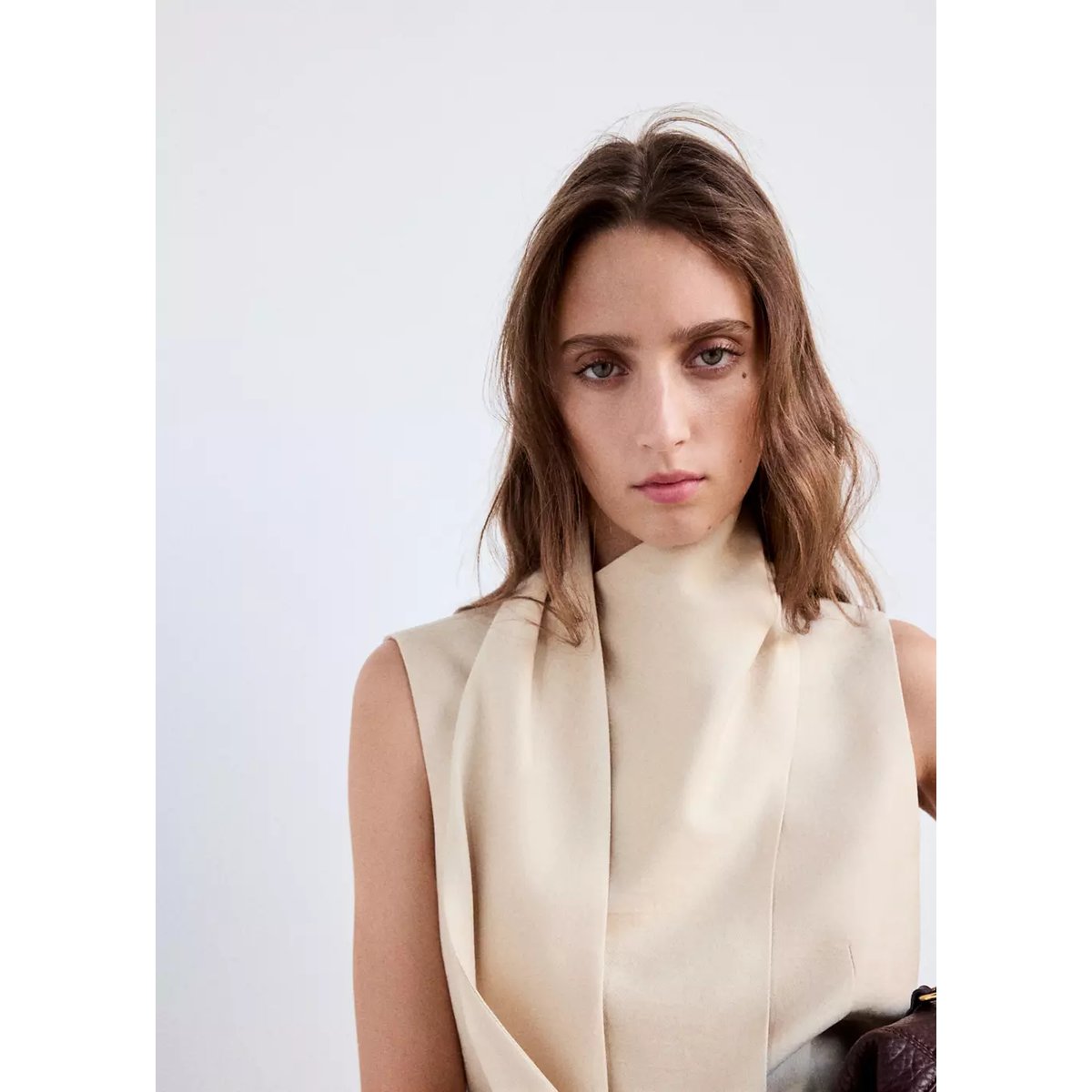 Top en lyocell avec col foulard gris clair/pastel, MANGO