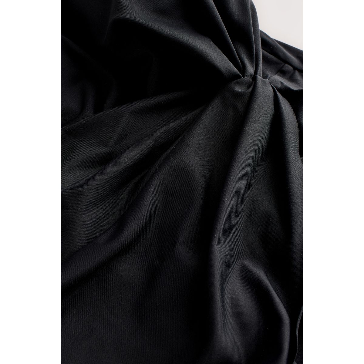 Maillot de bain bandeau gainant à torsade noir, NEXT