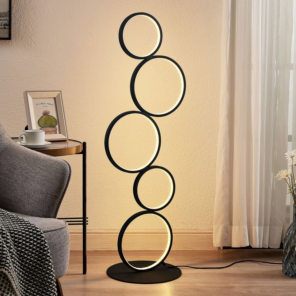 Lampadaire en métal moderneLED, Jacek noir, LINDBY