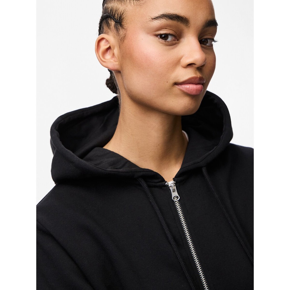 Sweat zippé à capuche, détail poitrine noir, PIECES
