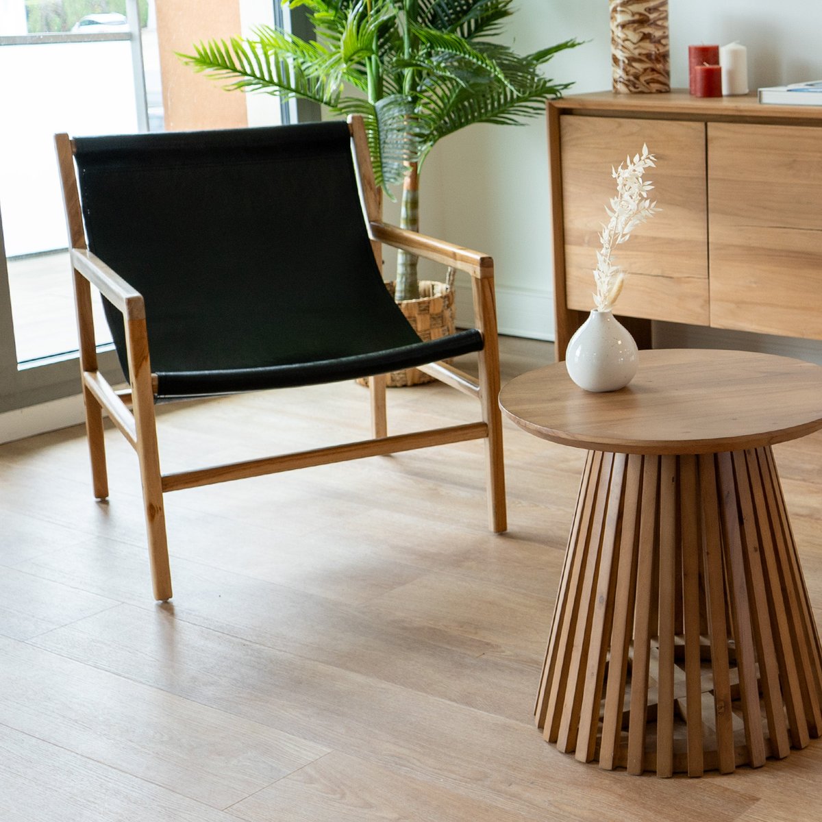 Fauteuil lounge en teck et cuir de vachette - APACHE noir, MAISON PAVANE