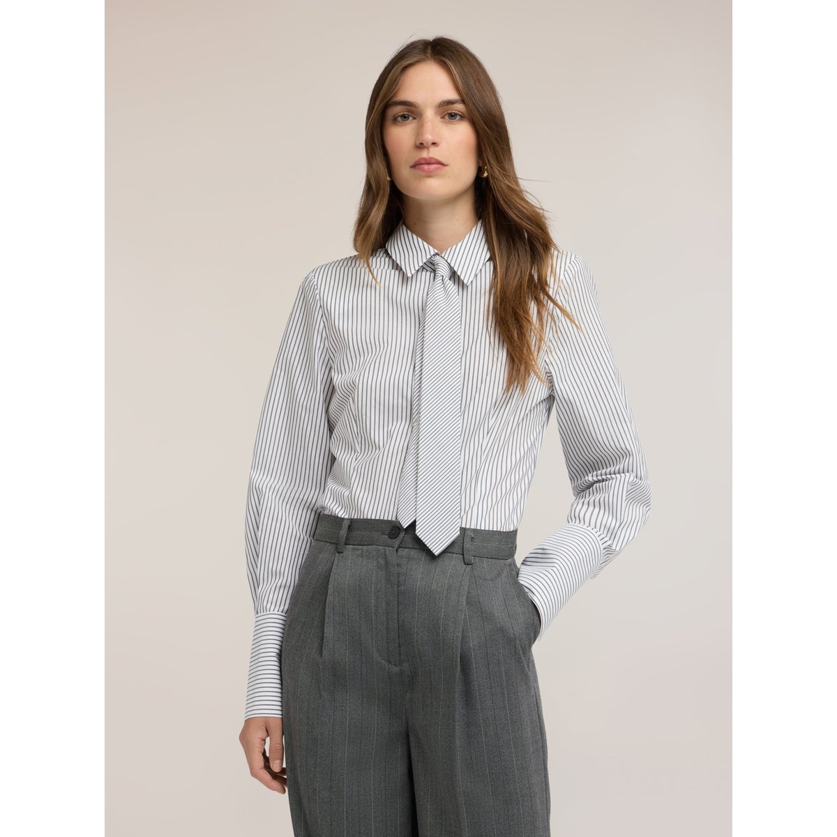 Chemise à rayures avec nœud papillon blanc, MOTIVI