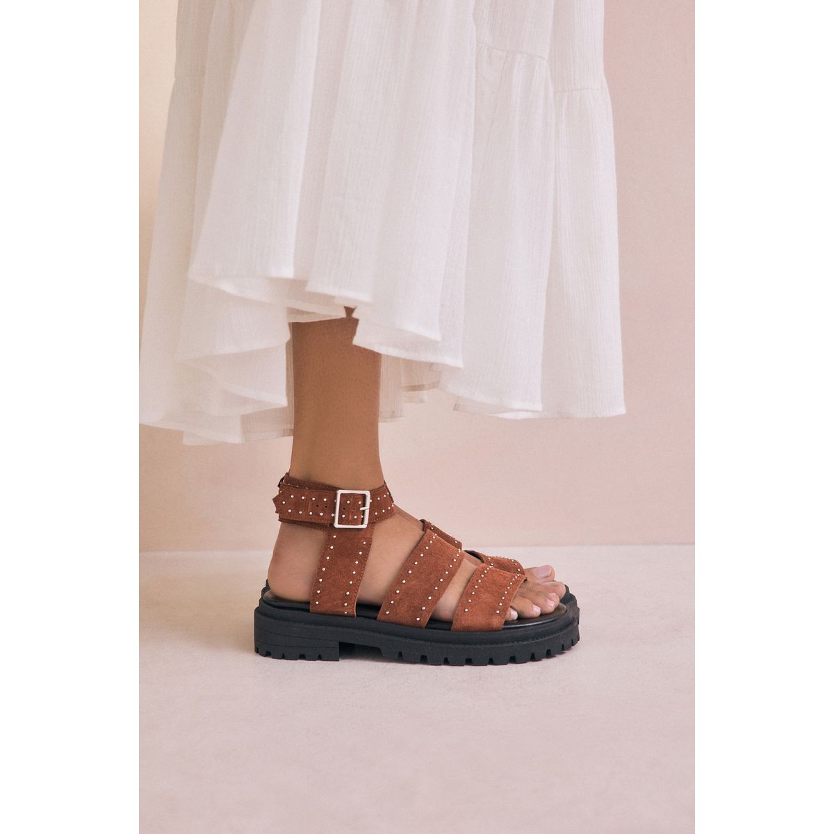 Sandales cloutées à semelle épaisse tan brown suede, NEXT