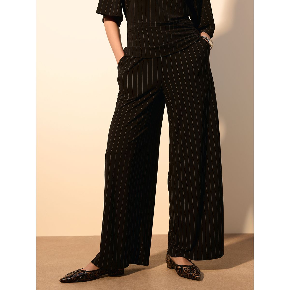 Pantalon large à taille cintrée noir à rayures, NEXT