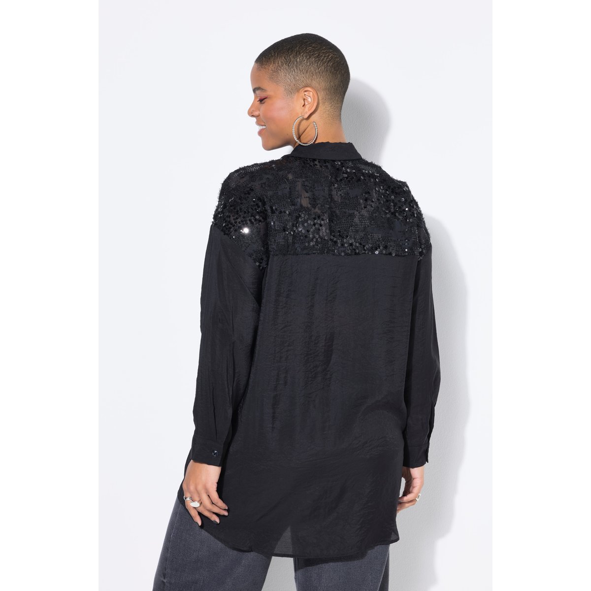 Chemisier oversize. Franges et sequins aux noir, STUDIO UNTOLD