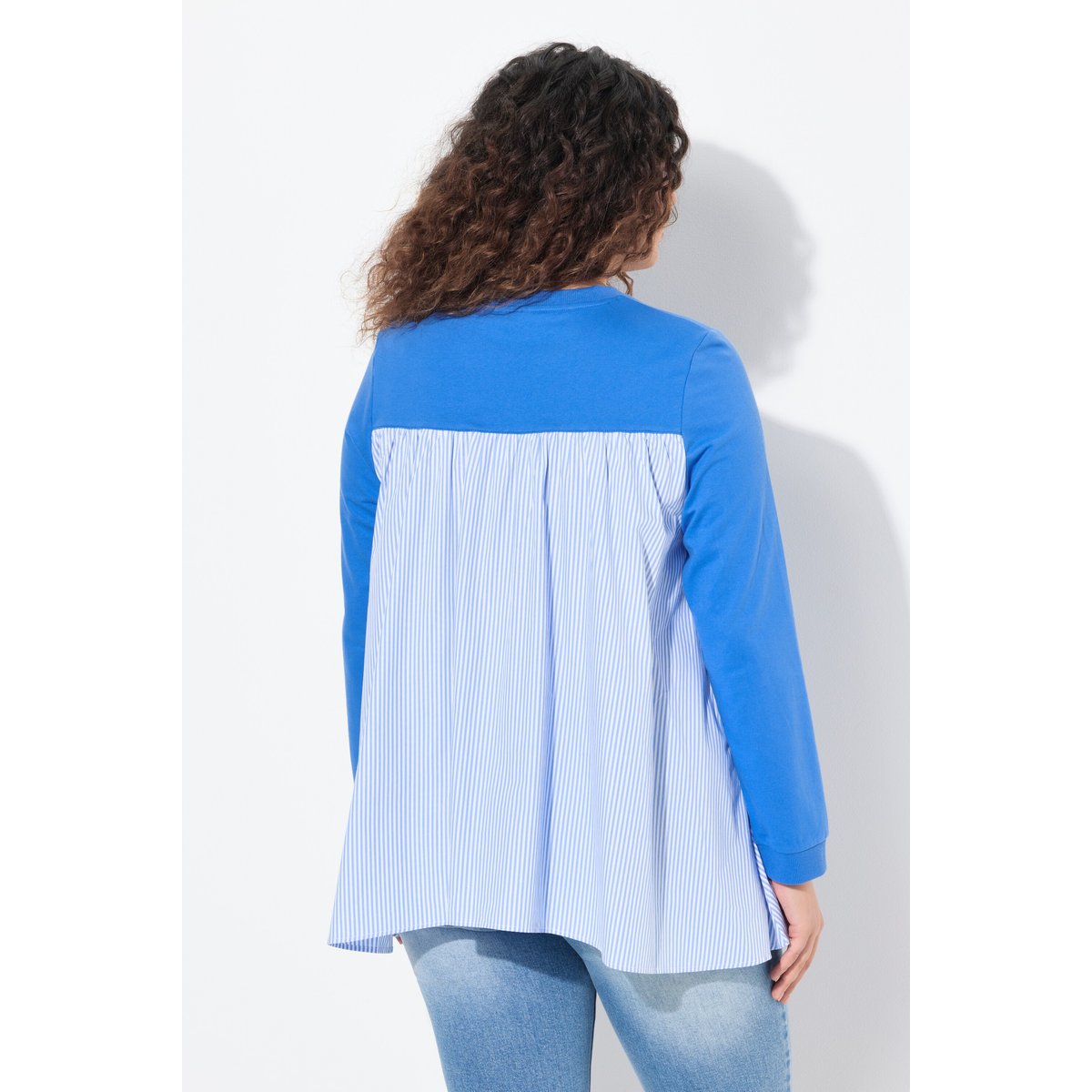Sweat à empiècements rayés. Col bleu paon, ULLA POPKEN