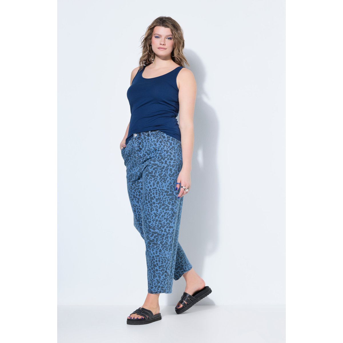 Jean ballon, taille haute, imprimé léopard bleu clair, STUDIO UNTOLD