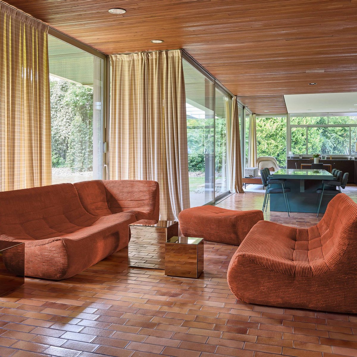Canapé d'angle compressé modulable 7 places avec repose pied velours côtelé SOKOL terracotta, SWEEEK
