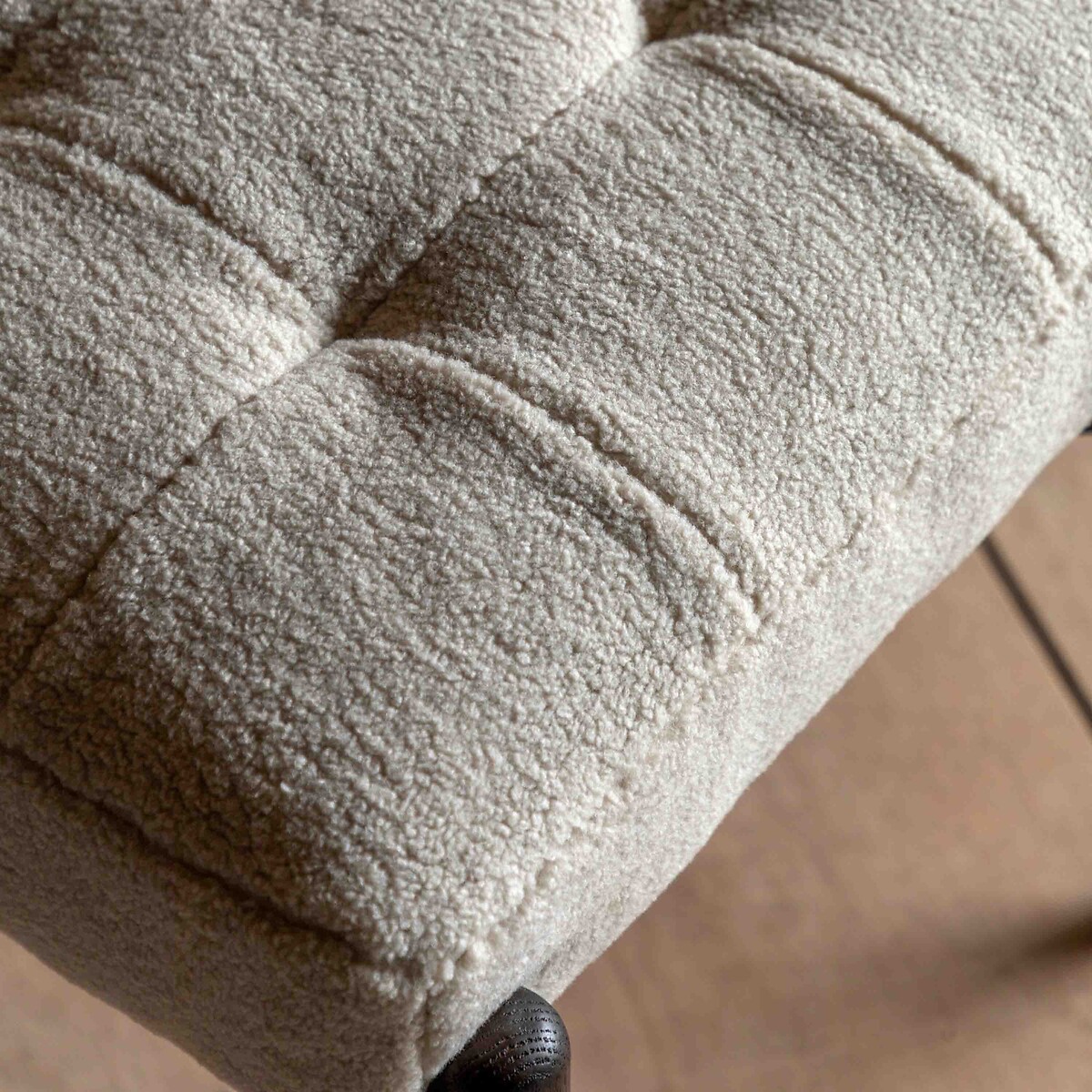 Humphrey Faux Sheepskin & Ash Wood Footstool off-white, ÉDITÉ