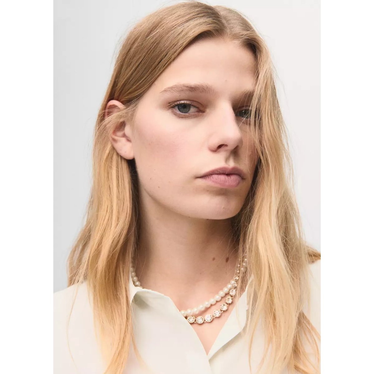 Chemise fluide avec boutons dissimulés blanc cassé, MANGO