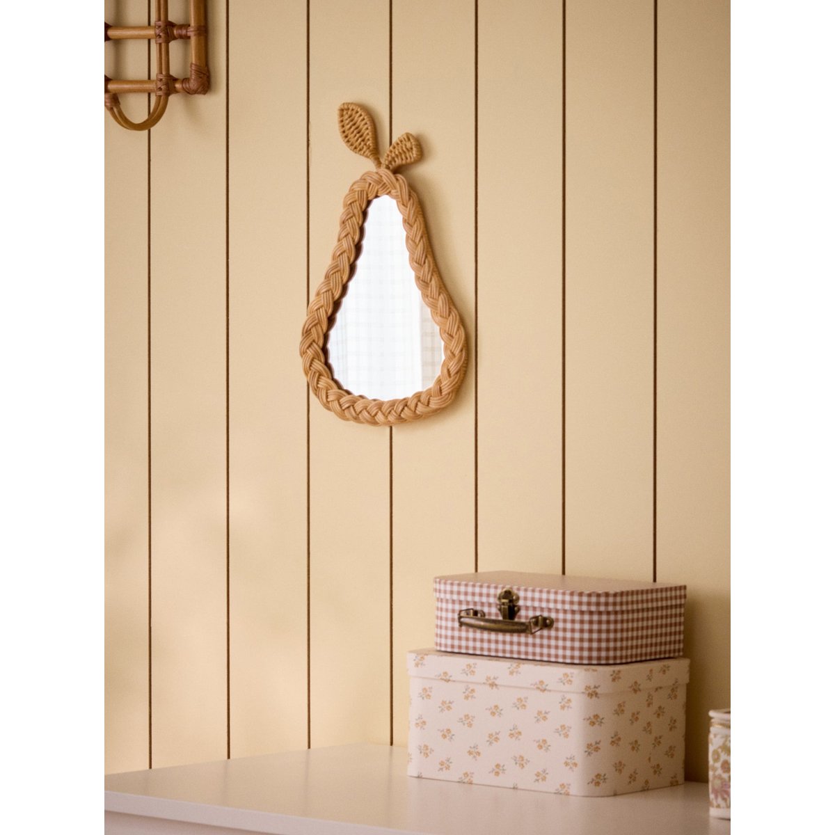 Miroir mural forme poire en rotin bois naturel, CYRILLUS