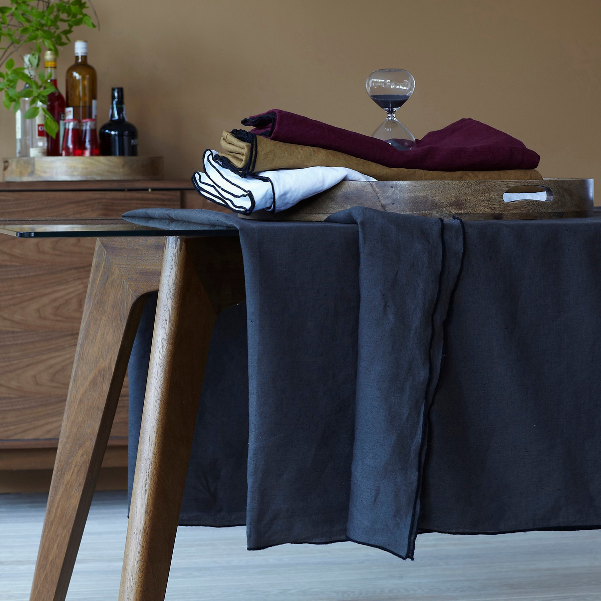 Table de repas rectangulaire, en verre et noyer massif, 8 couverts, KRISTAL noyer, AM.PM