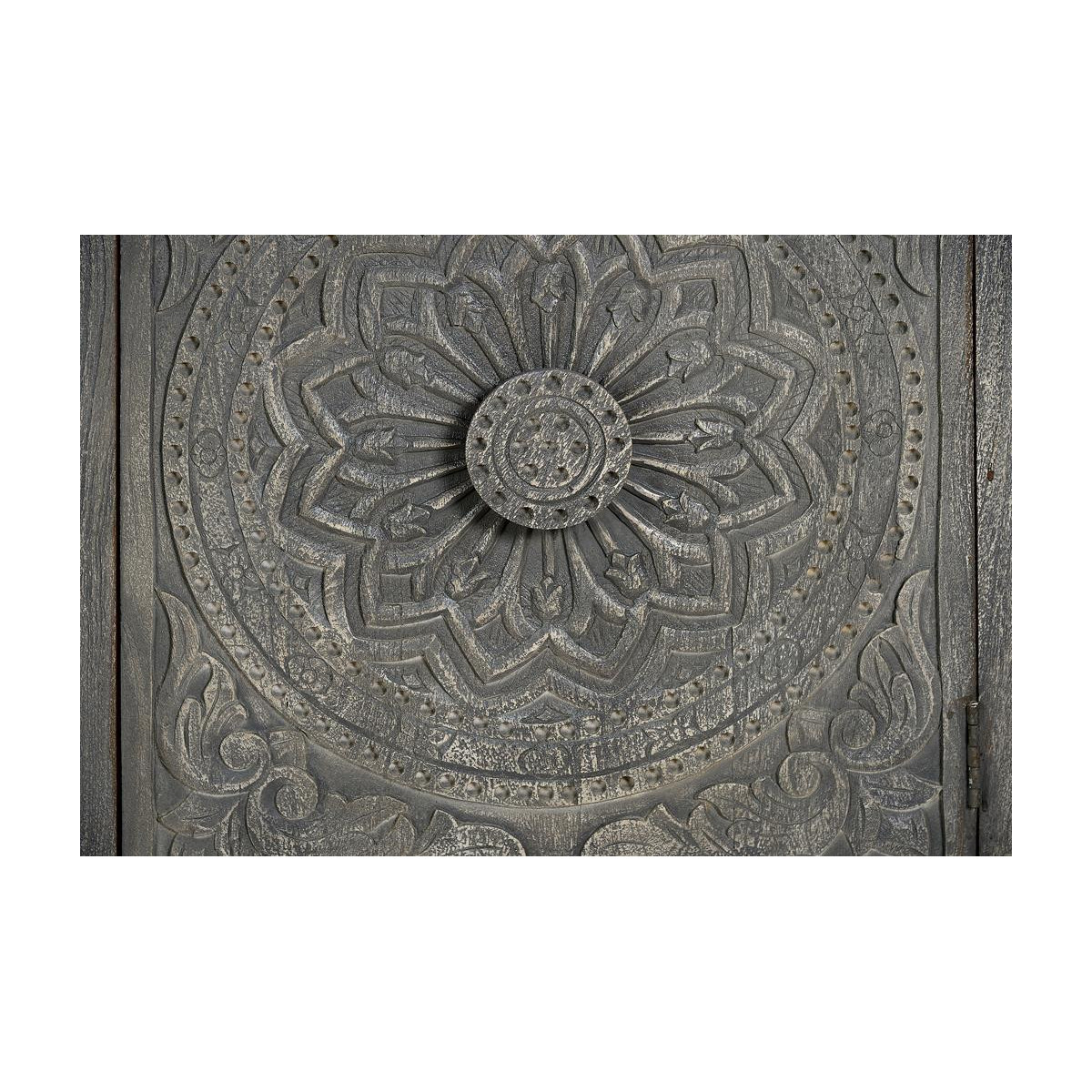 Bahut gris, DECORATION D’AUTREFOIS