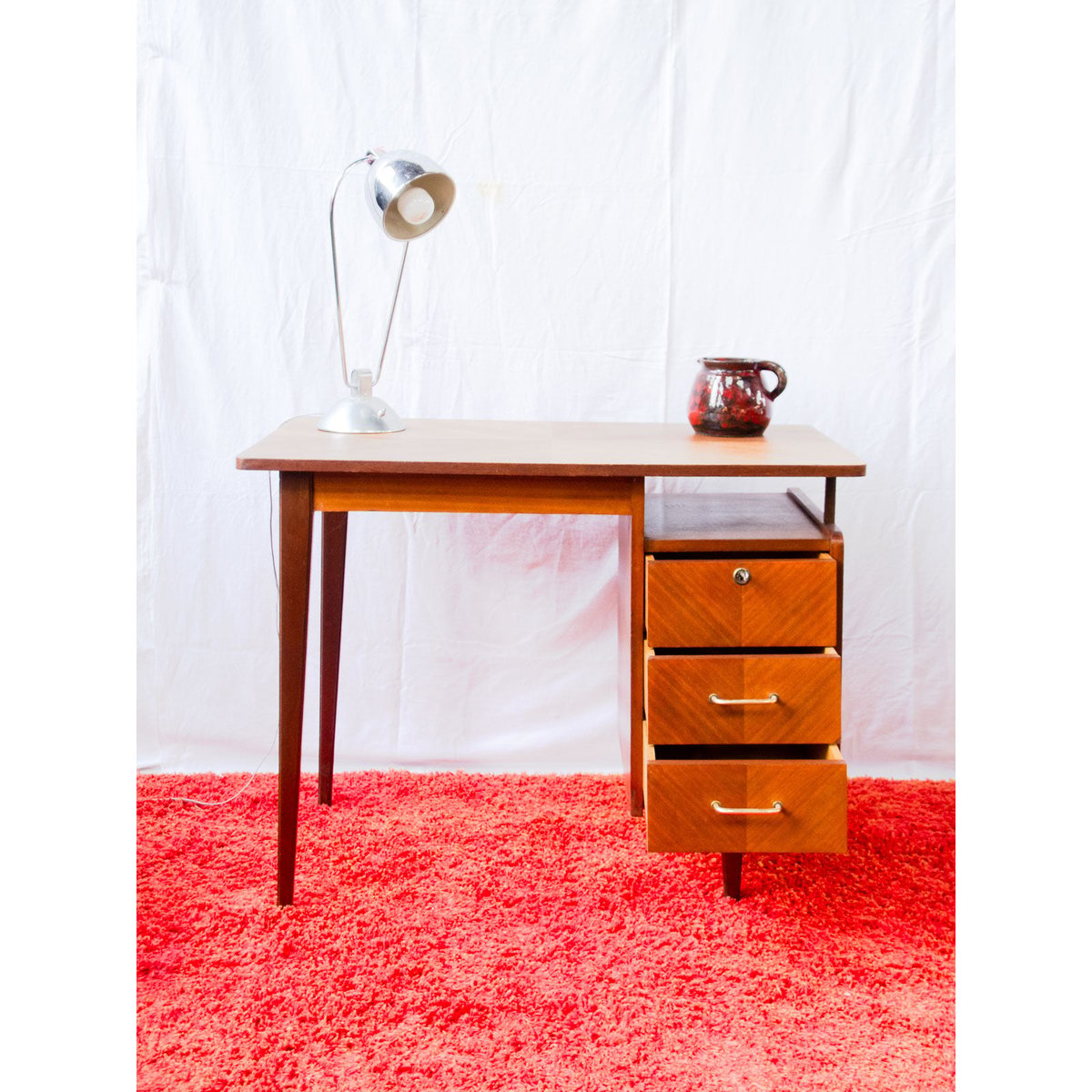 Bureau en teck Yvan N°593 - Bon état bois foncé, DEBONGOUT