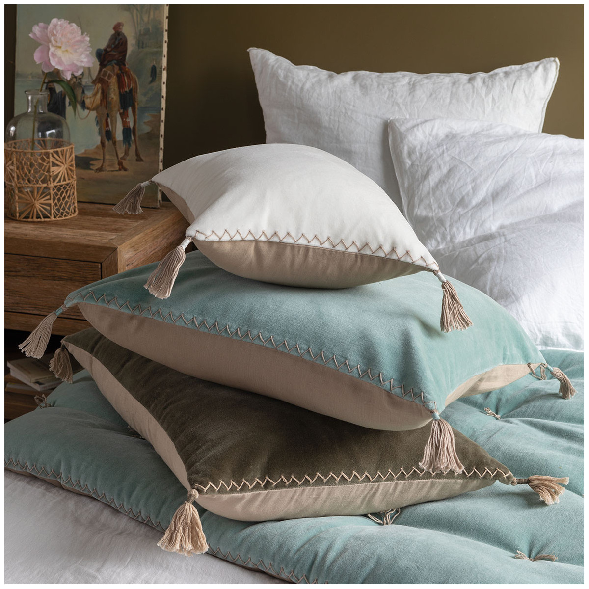 Housse de coussin MATTEO en velours de coton bleu, BLANC D’IVOIRE