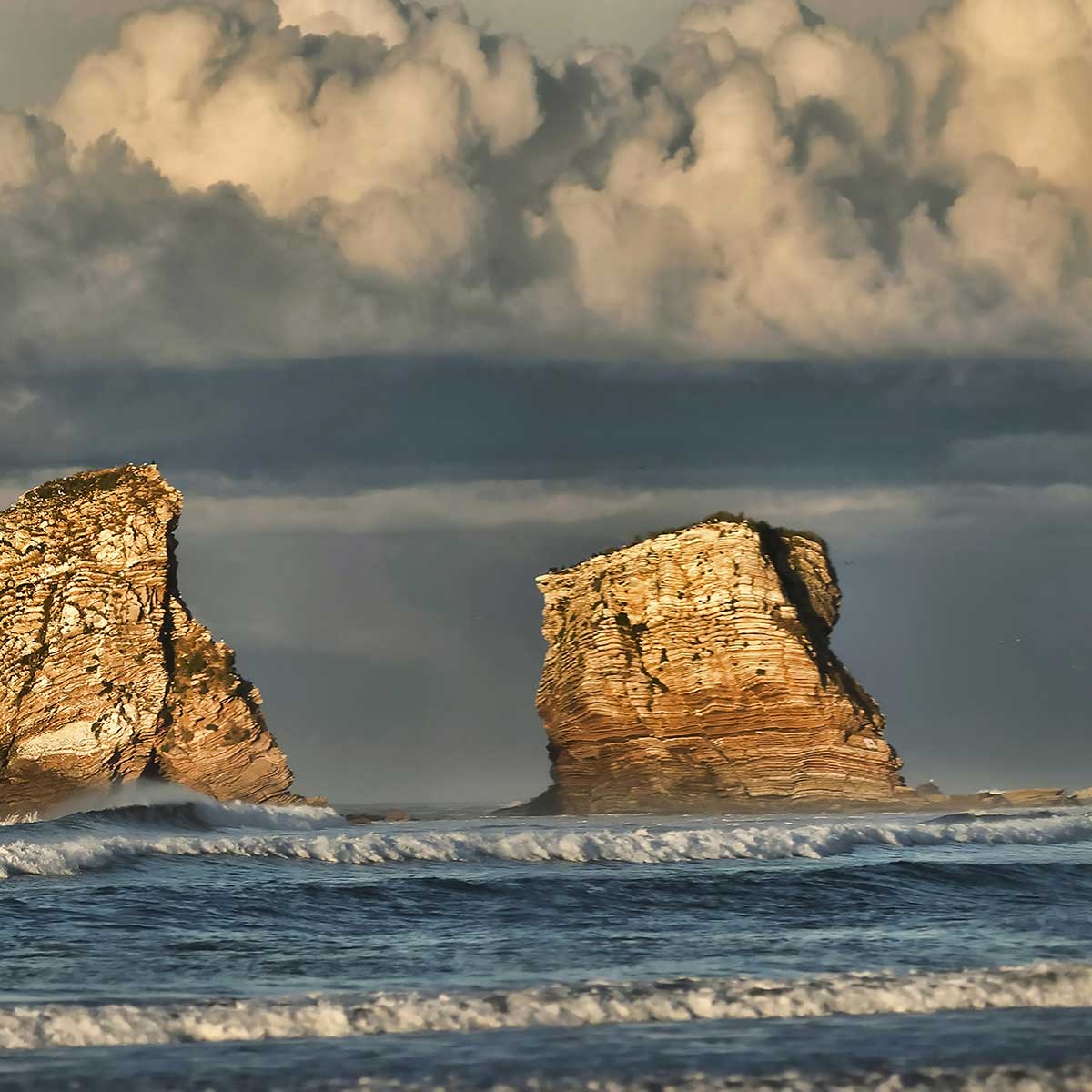 Tableau plage d'hendaye et les rochers des 2 jumeaux tableau alu dibond, HEXOA