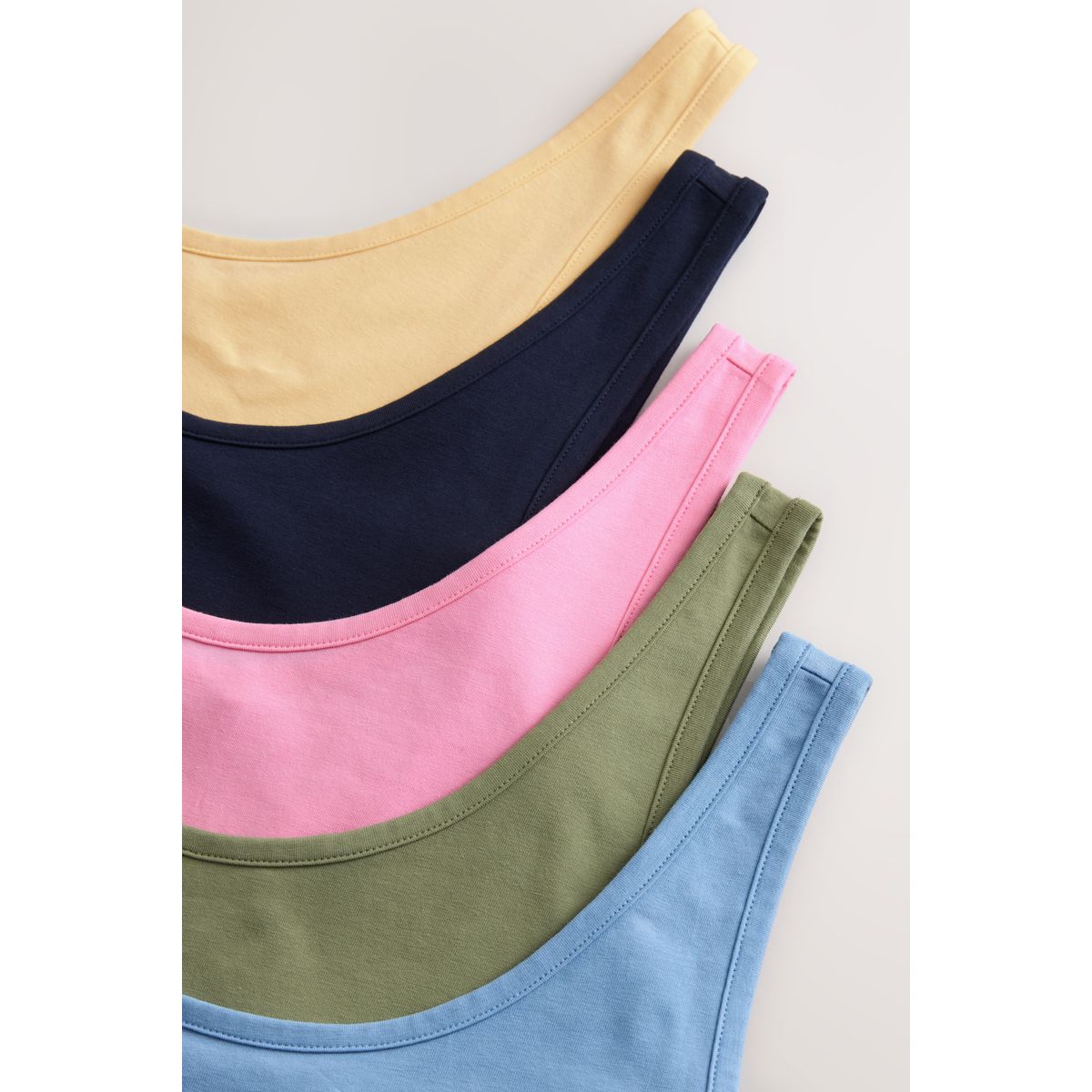 Débardeur à bretelles larges, lot de 5 bleu/rose/sauge/avoine/noir, NEXT