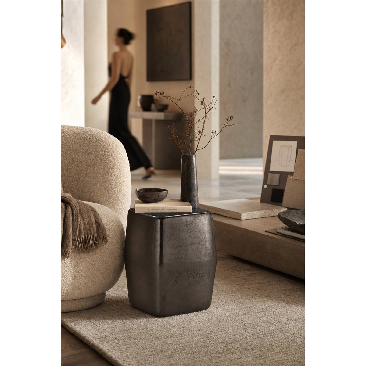 Table d'appoint métal au rendu sculptural nickel noir, RECOLLECTION