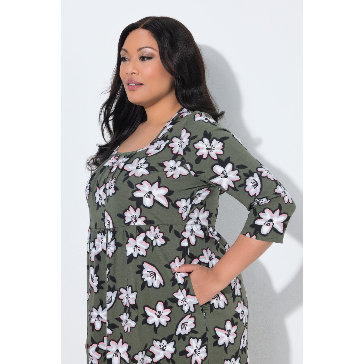 Robe longue, fleurs, encolure carrée gris olive, ULLA POPKEN