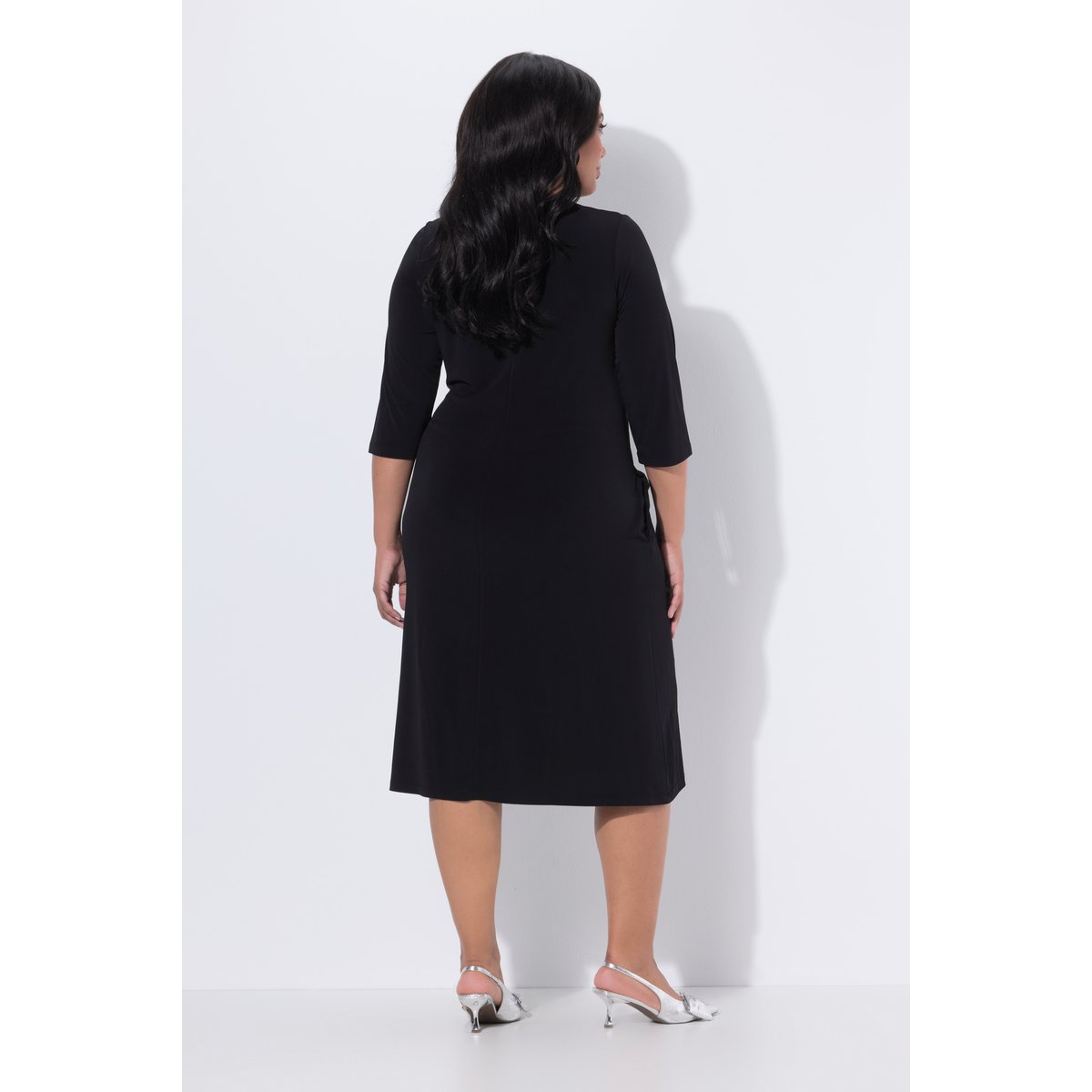 Robe midi, décolleté en V et manches 3/4 noir, ULLA POPKEN
