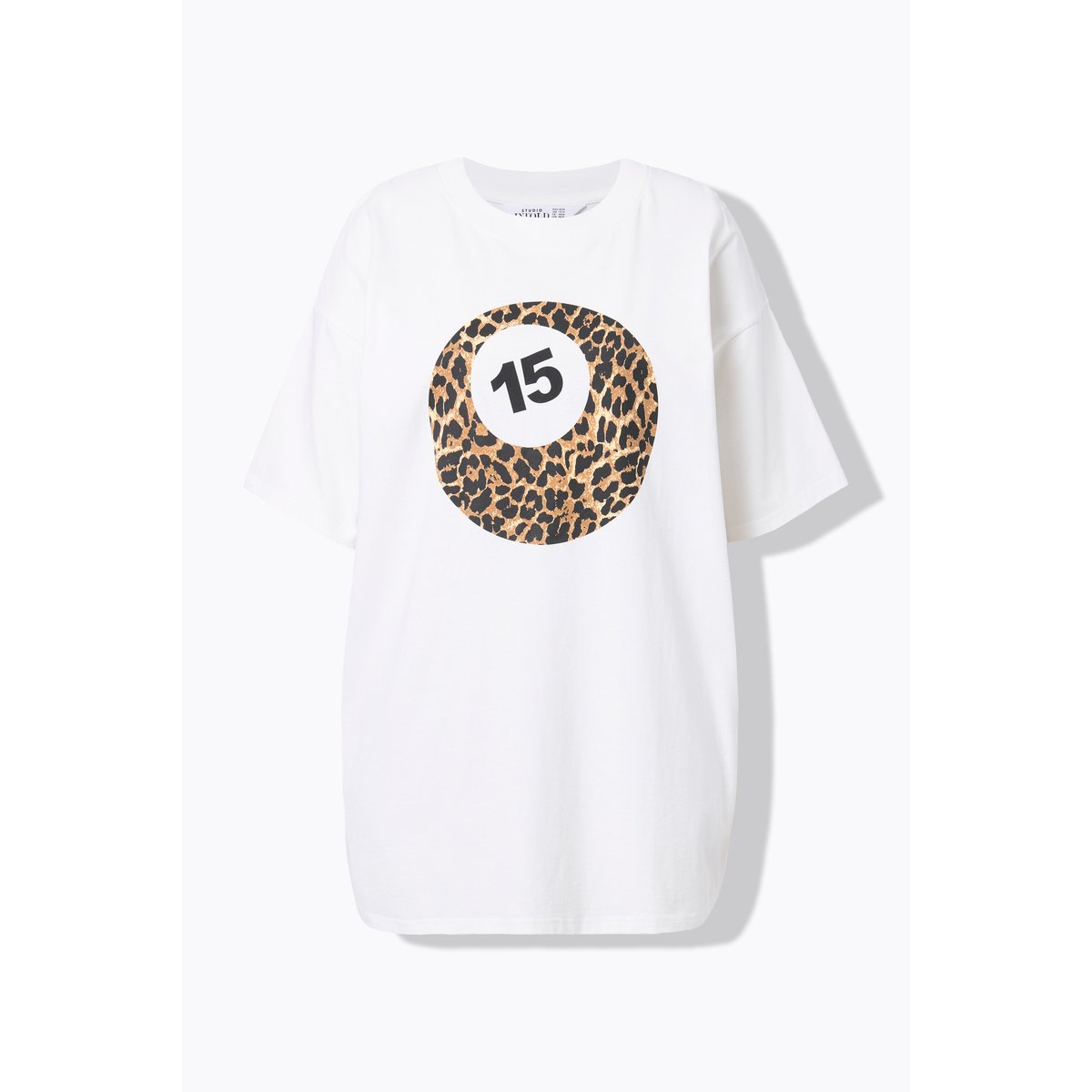 T-shirt oversize. Manches courtes. Motif blanc cassé, STUDIO UNTOLD