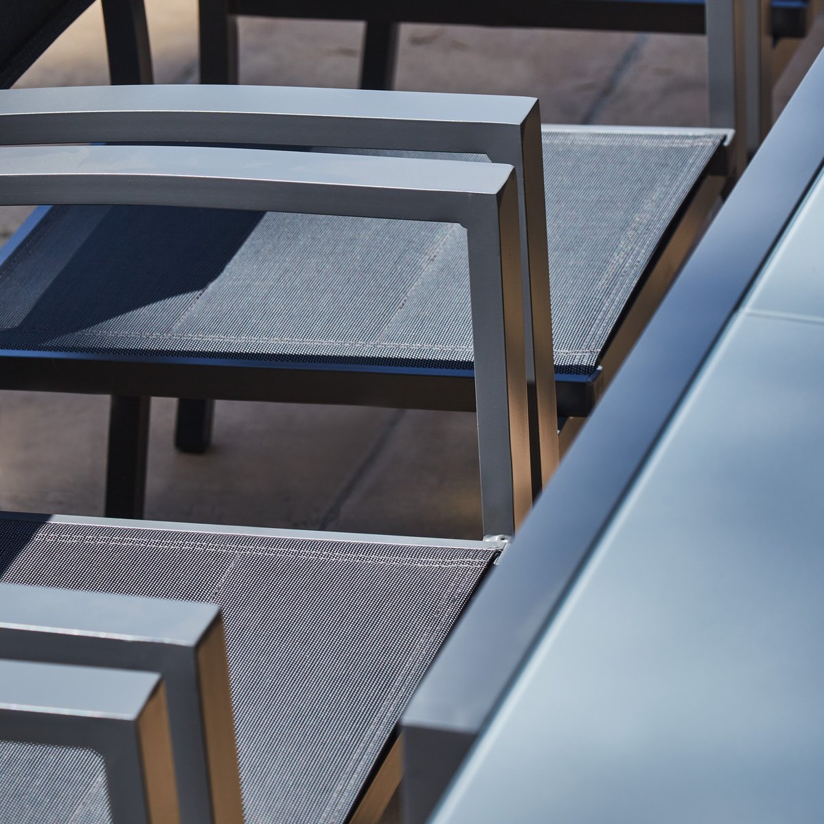 Salon de jardin, 4 chaises, TOKYO gris foncé, DEFORA HOME