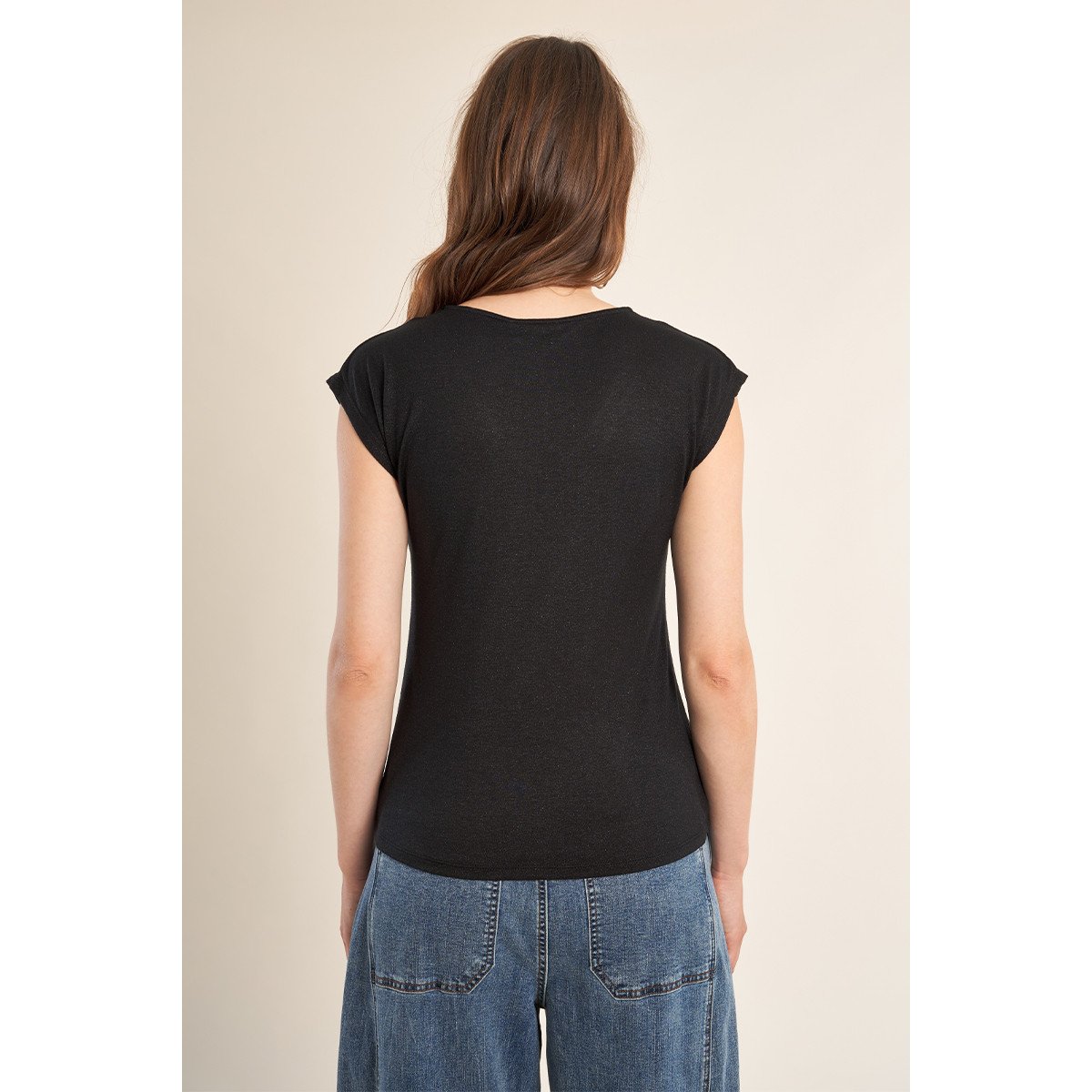 T-shirt à col V, orné de strass noir, MOLLY BRACKEN