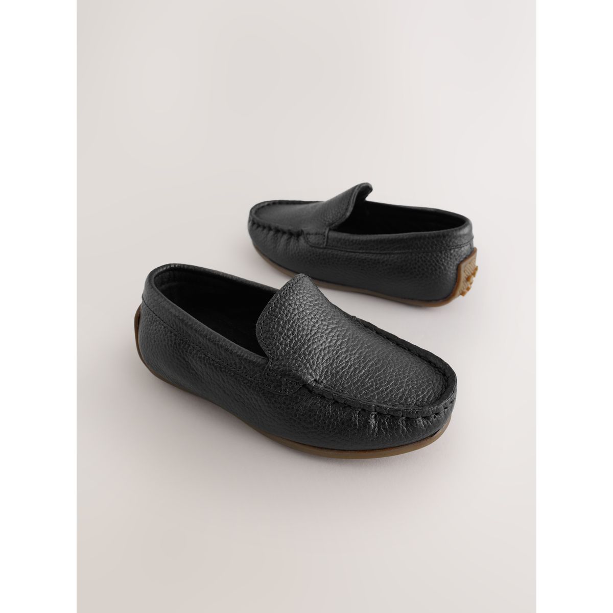 Mocassins en daim à enfiler noir, NEXT