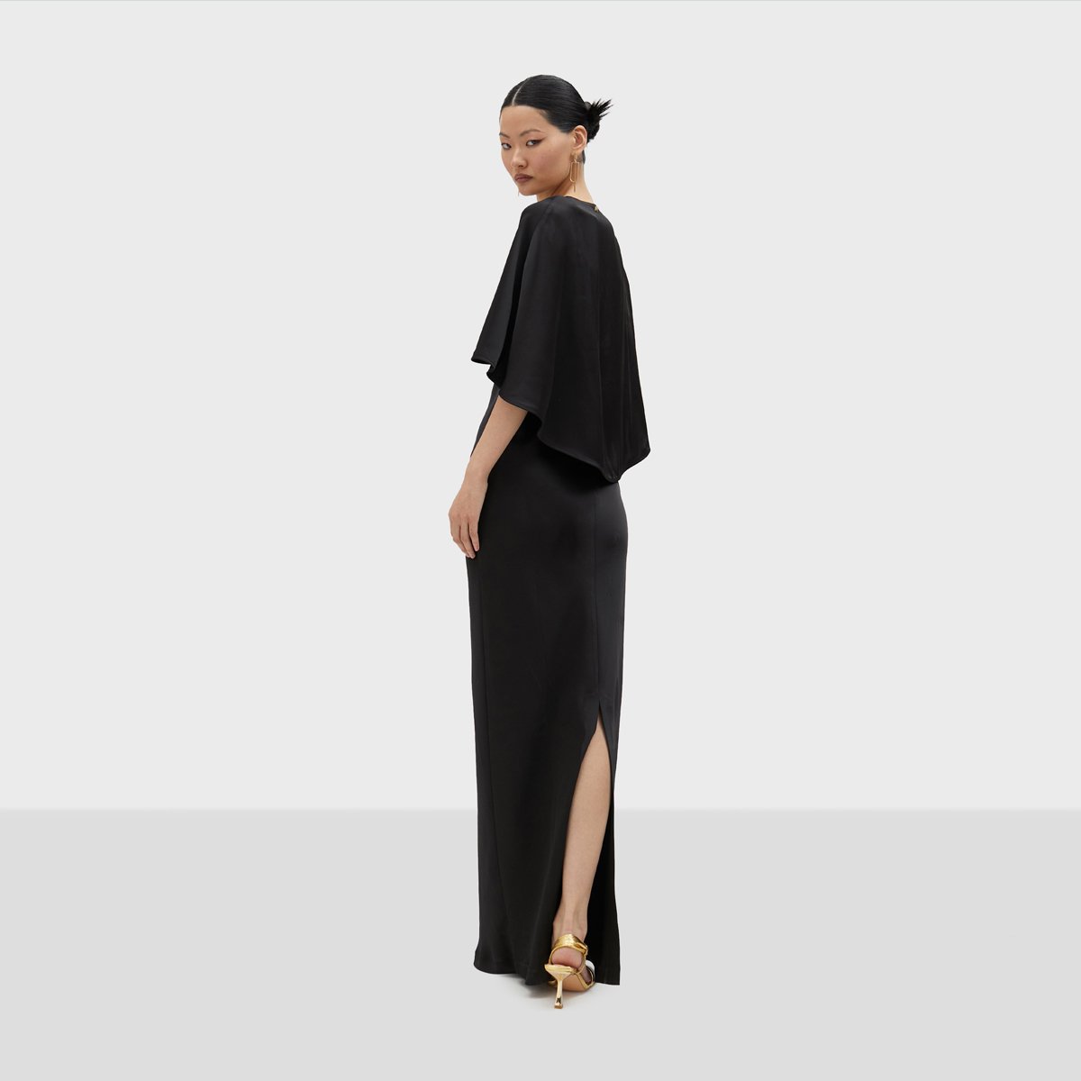 Robe longue avec cape court noir, LOLA CASADEMUNT
