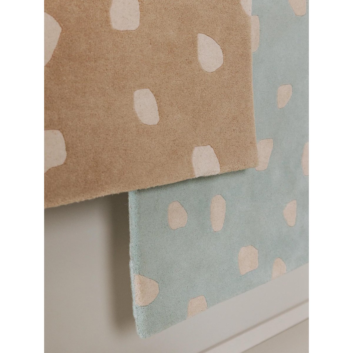 Tapis enfant tufté main SAVANNAH taupe, BENUTA