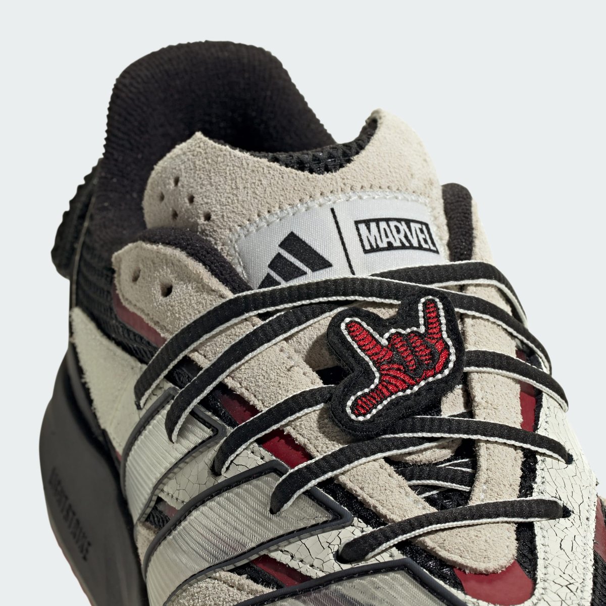 Chaussure Adidas Marvel Spider-Man Lightblaze Chaussure Adidas Marvel Spider-Man Lightblaze core black / off white / team victory red, ADIDAS SPORTSWEAR