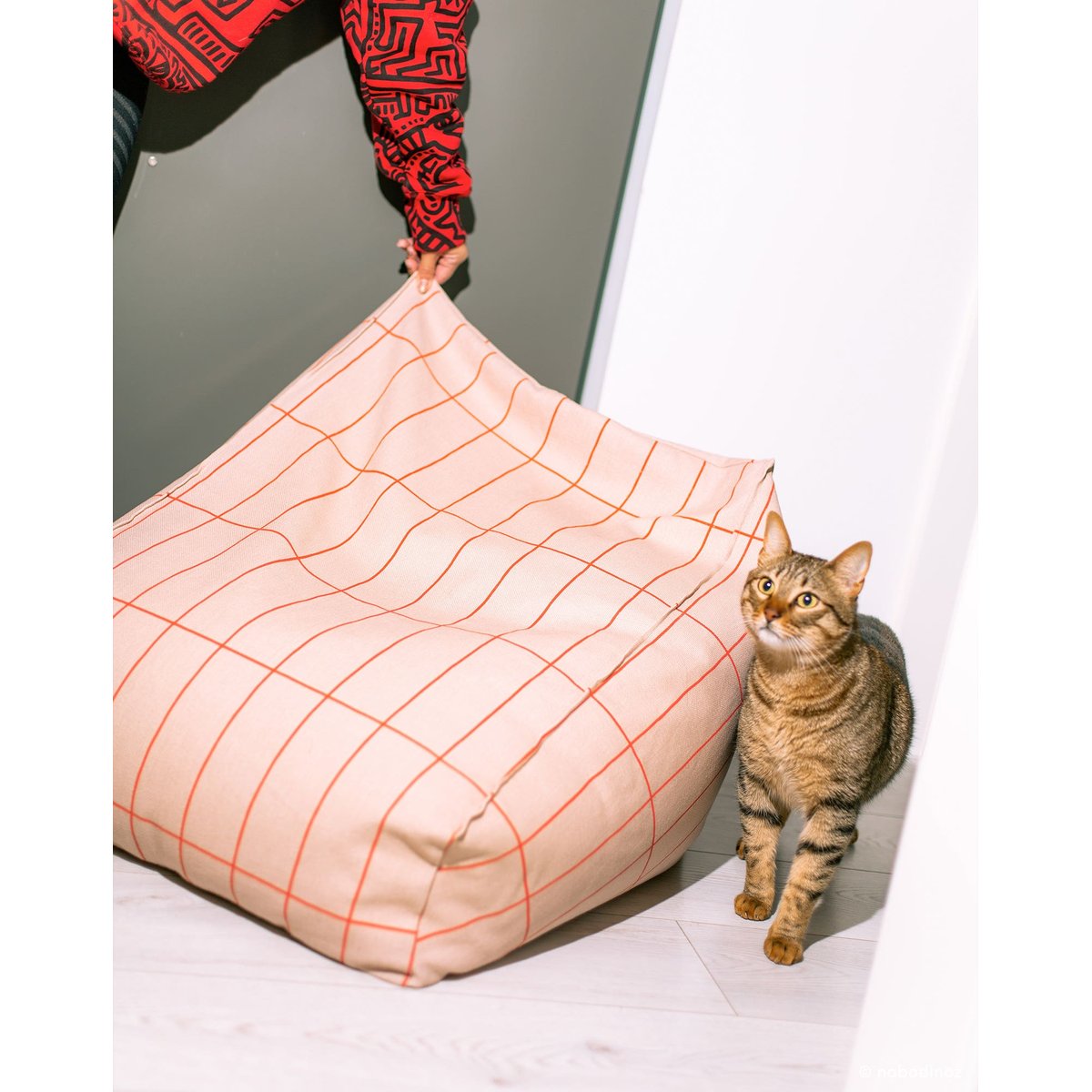Fauteuil-pouf - taille enfant - VIBES pink red grid, NOBODINOZ