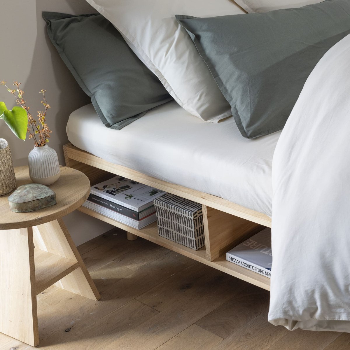 Lit en bois massif avec niches de rangement bois naturel, TERRE DE NUIT