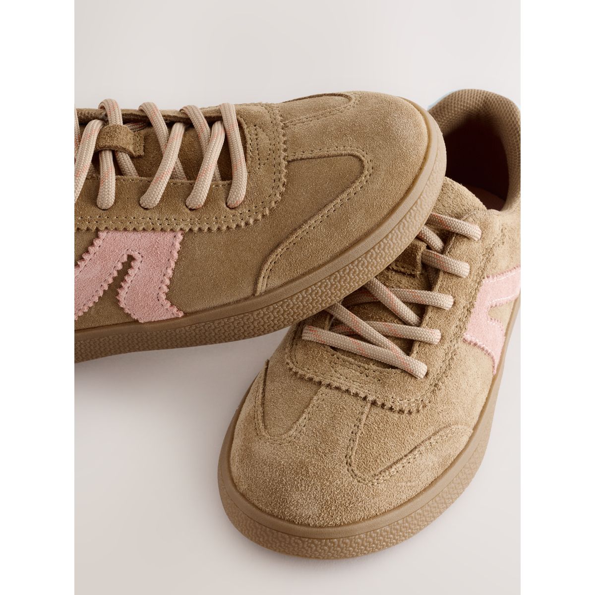 Baskets style rétro beige/rose, NEXT