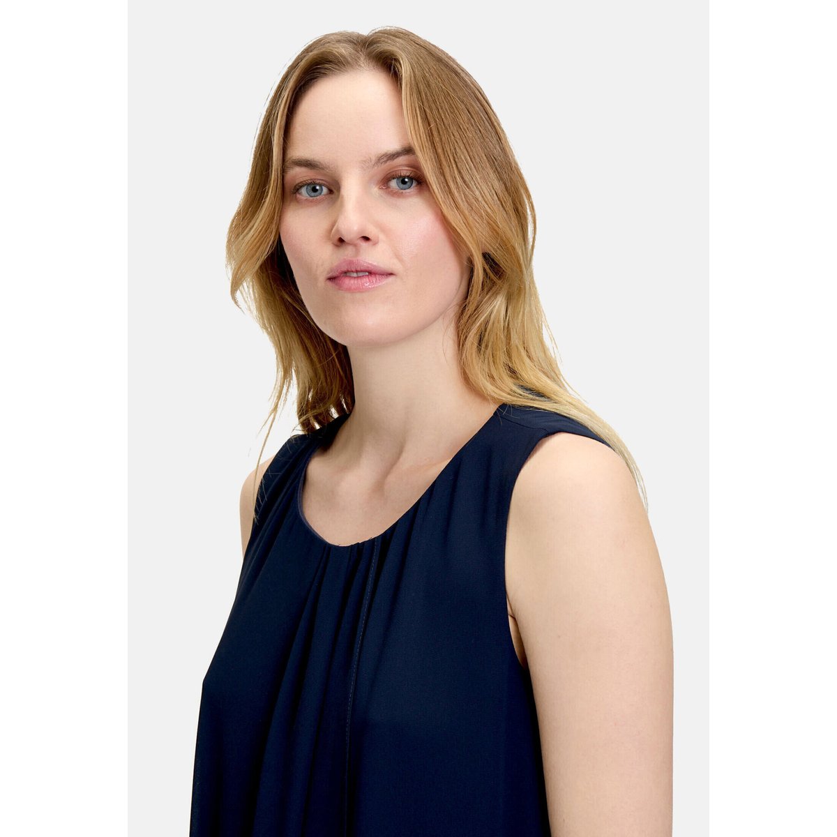 Robe en chiffon au look superposé navy blue, BETTY & CO