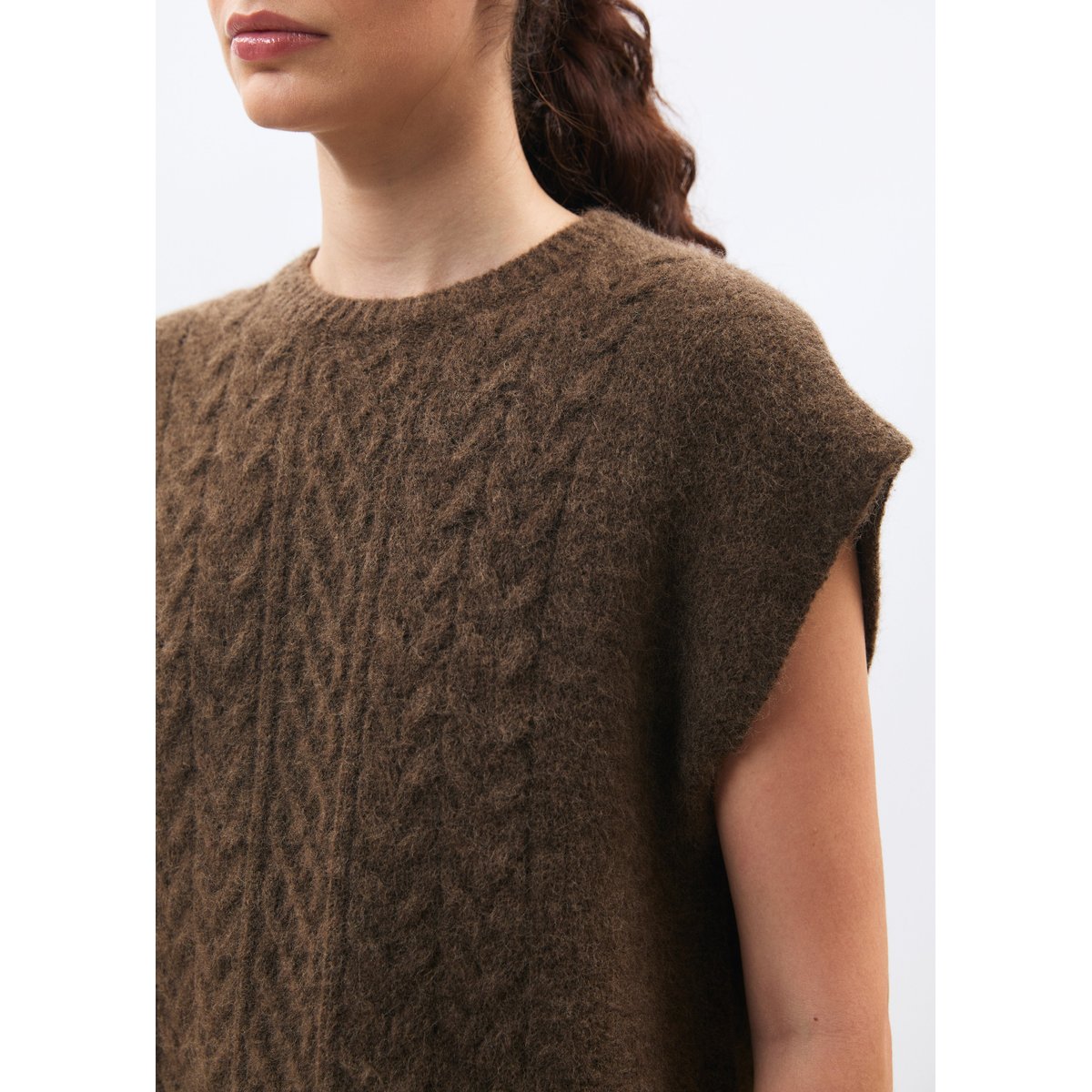 Pull sans manches col rond taupe, HUMILITY