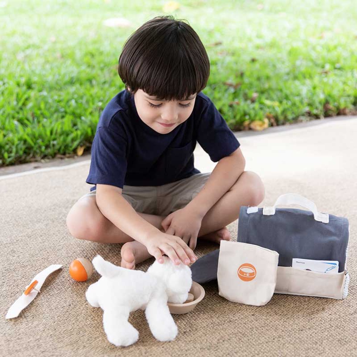 Ma valise de voyage pour animaux orange, marron, beige, PLAN TOYS