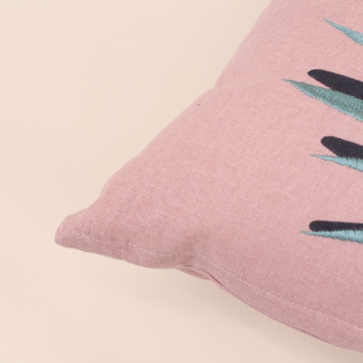 Coussin en coton motif fleuris 45x45cm rose, ORNAMI