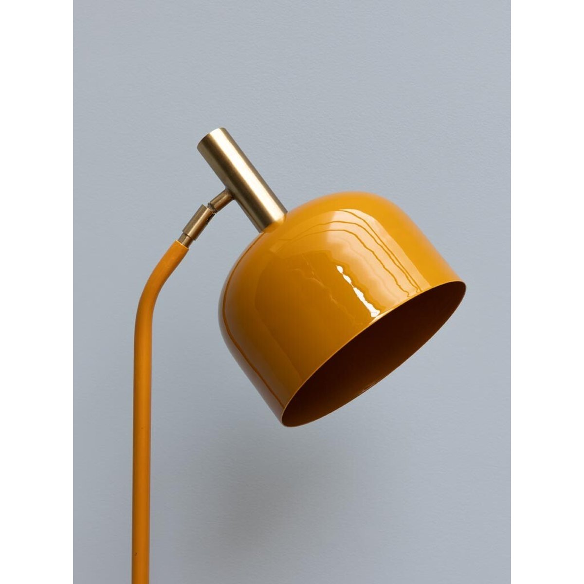 Lampadaire en métal CLOCKWORK jaune, CHEHOMA