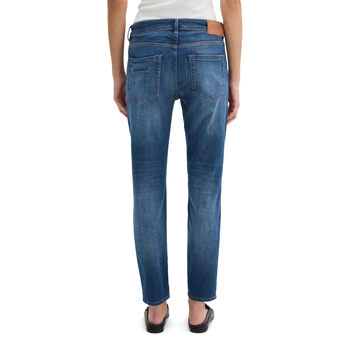 Jeans modèle Theda boyfriend cropped avec deux boutons bleu foncé, MARC O'POLO