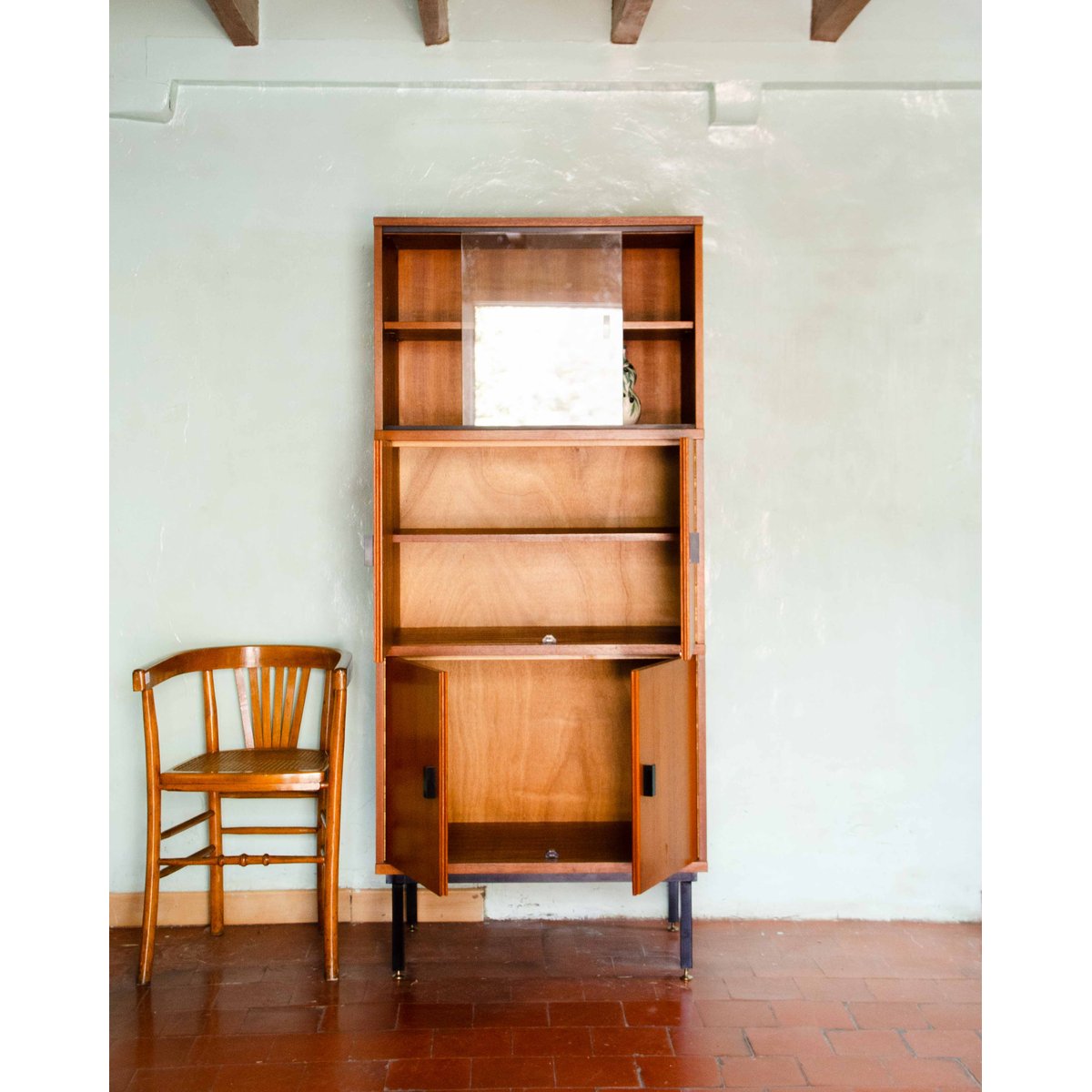 Bibliothèque vitrine en acajou Madeleine N°736 - Bon état bois clair, DEBONGOUT