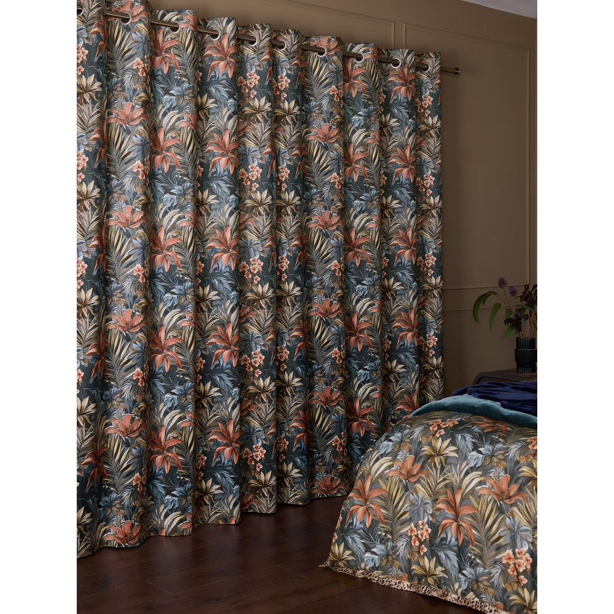 Rideaux doublés en velours à œillets et motif multi-couleurs, NEXT