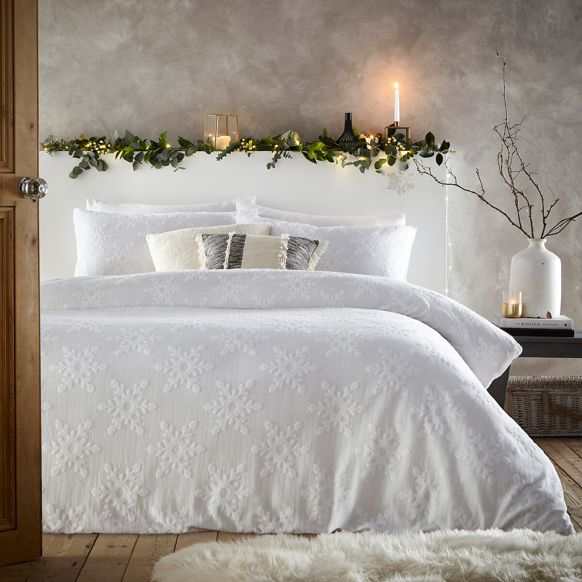 Snowflake Tufted 100% Cotton Duvet and Pillowcase Set white, FURN.