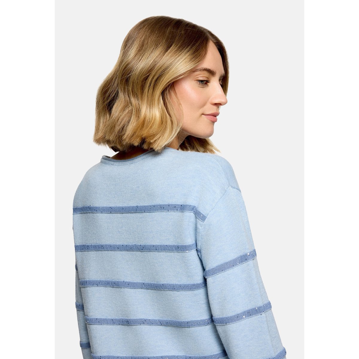 Pull-over en maille à paillettes patch light blue/blue, BETTY BARCLAY
