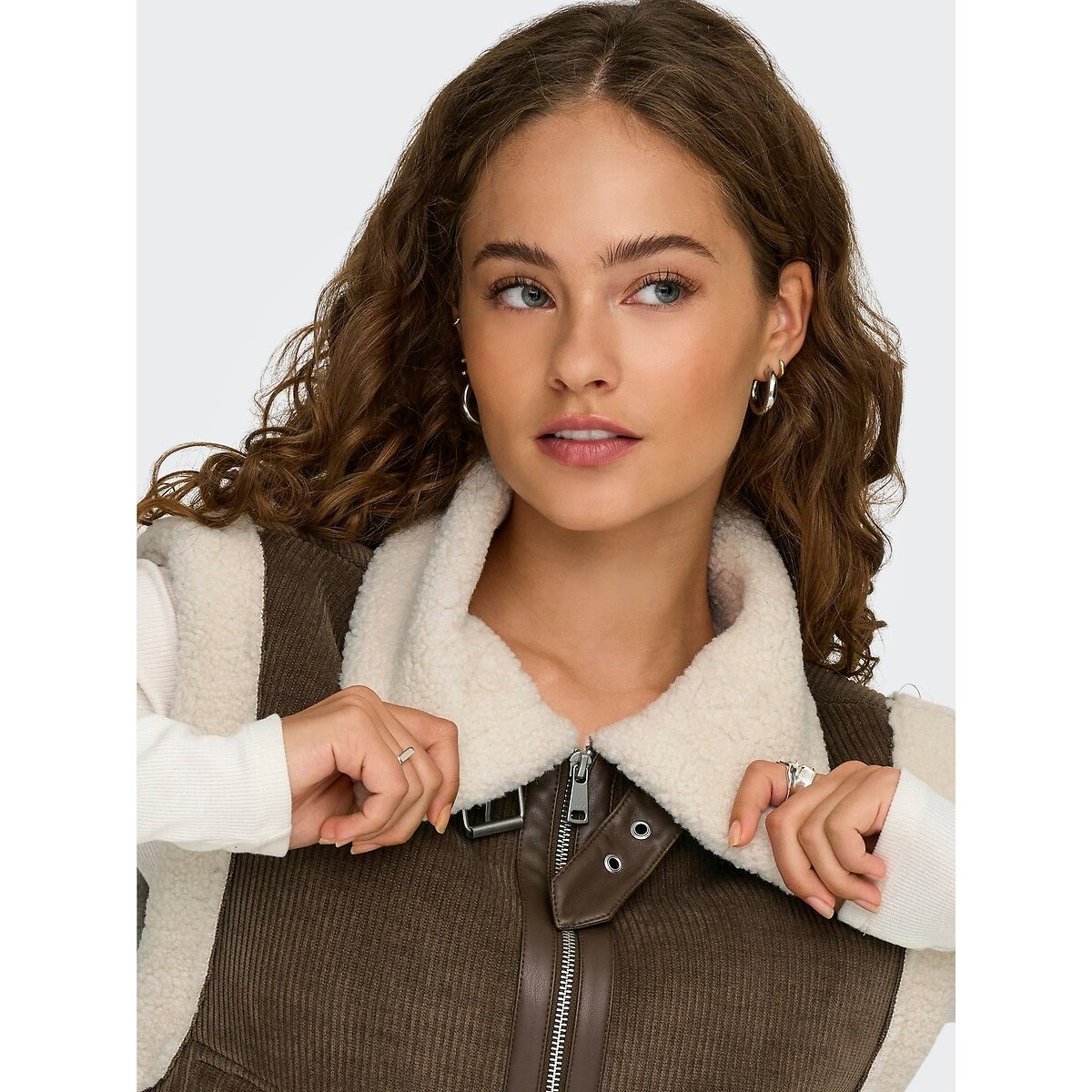 Veste sans manches bimatière sherpa/velours marron, ONLY