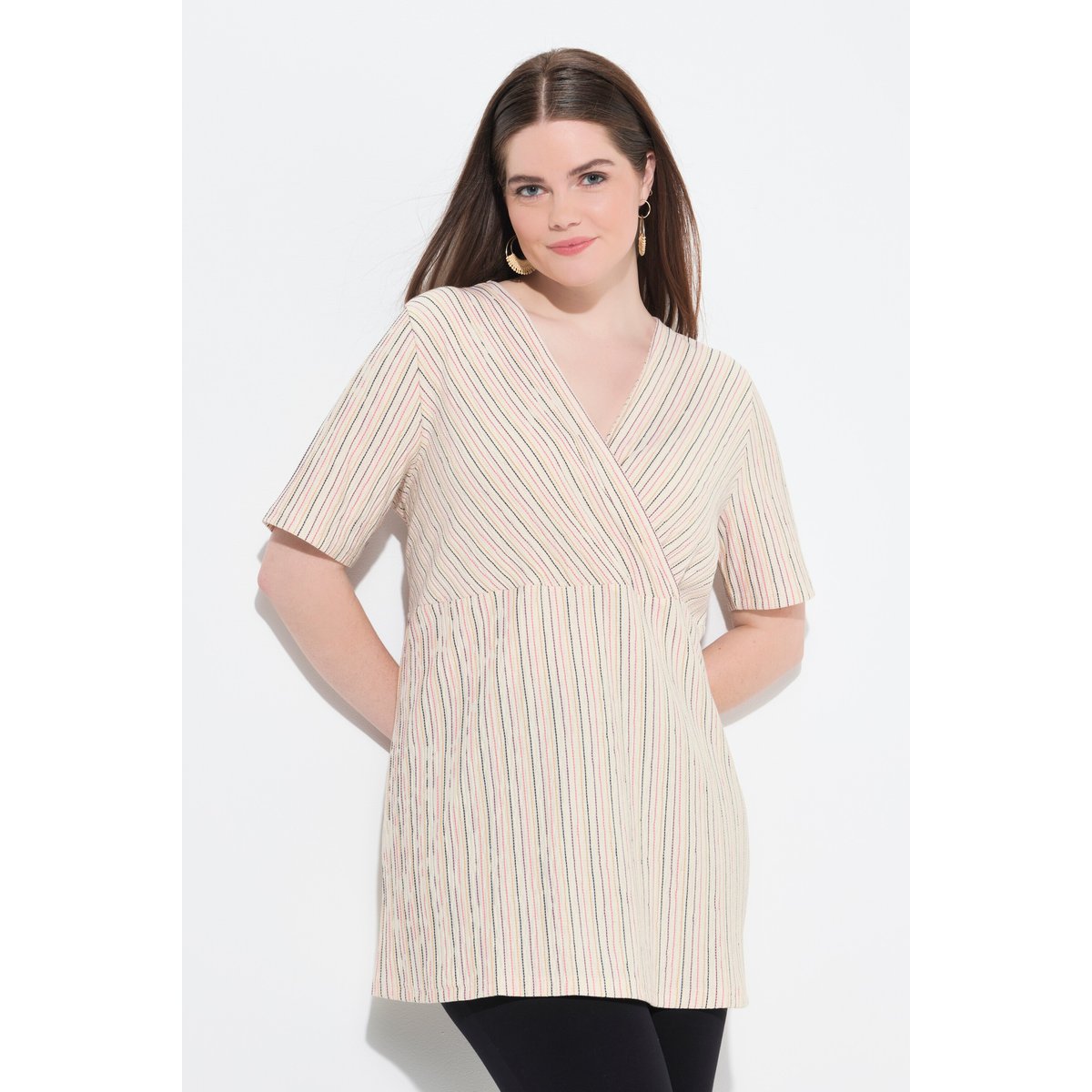 T-shirt en coton bio. Décolleté en V esprit blanc perle, ULLA POPKEN