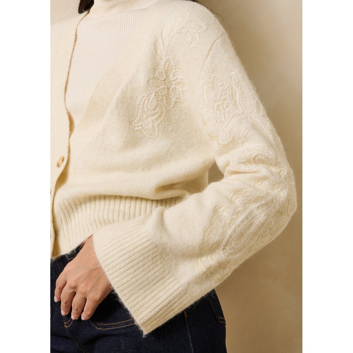 Gilet manches longues col v à broderies ecru, LA FEE MARABOUTEE