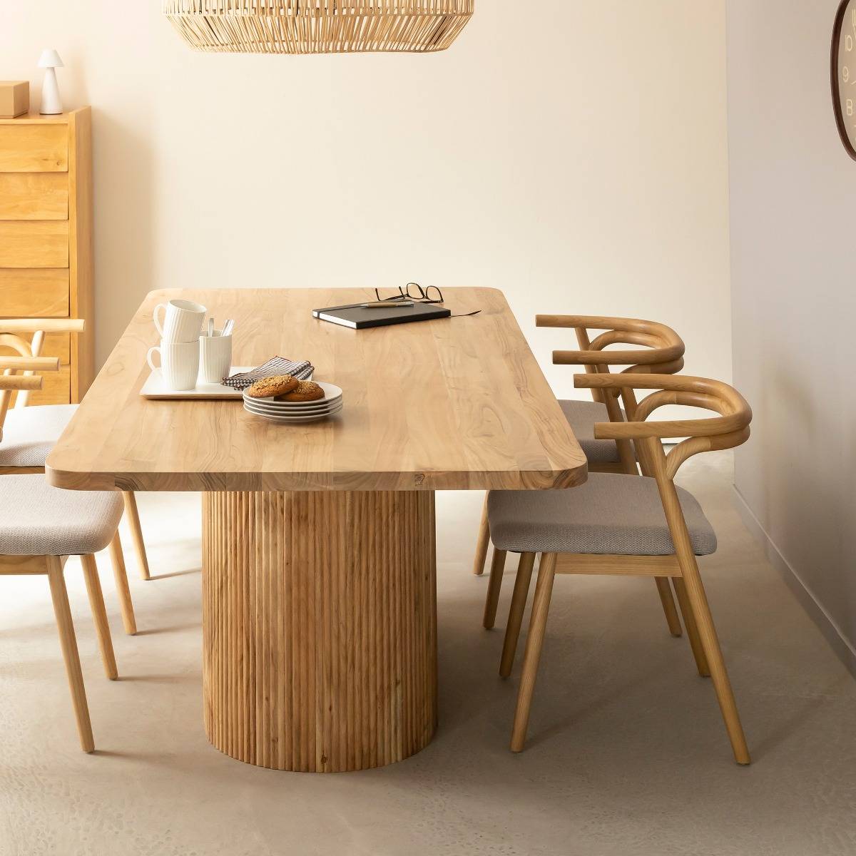 Table à manger en bois d'acacia VALI bois clair, MADE IN MEUBLES 